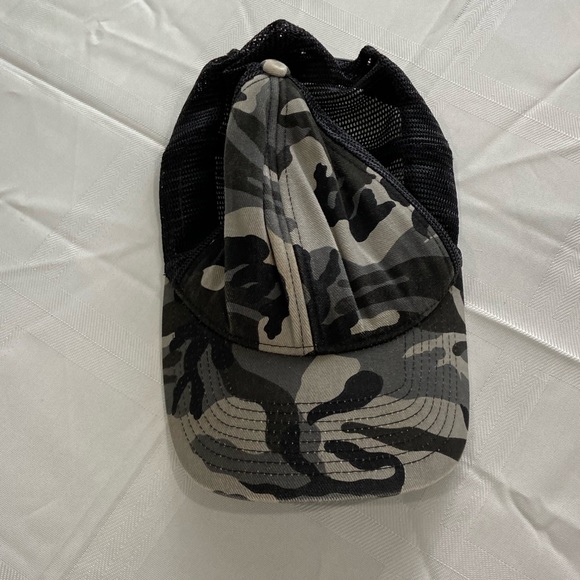 5/$25 CAMO MENS HAT - Picture 1 of 3